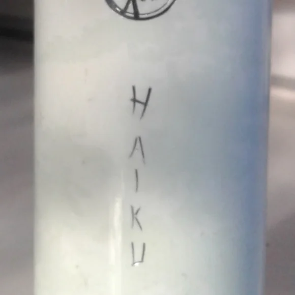 Avon Haiku Shimmering body powder - Picture 5 of 5